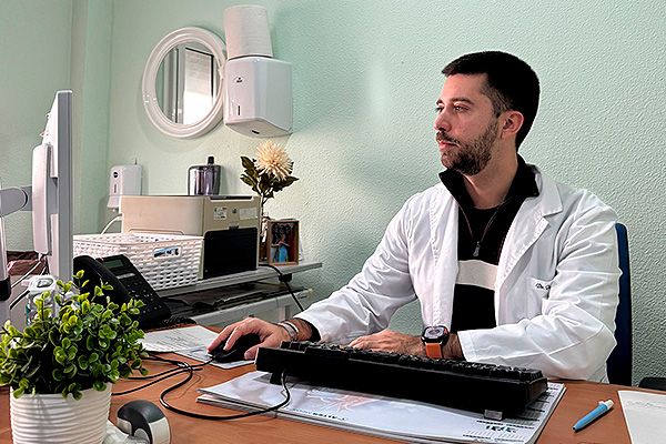 Gonzalo Tena Santana, residente (R4) del Centro de Salud de Valverde del Camino (Huelva).