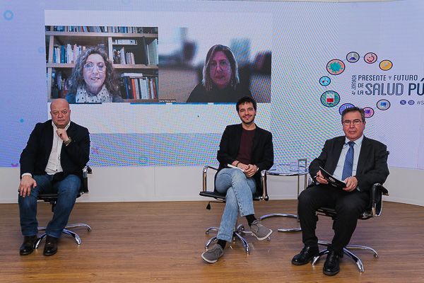 José Fernando Díaz-Flores, director general de Salud Pública en la Consejería de Sanidad de Canarias; María Isabel Baena, exviceconsejera de Salud de la Junta de Andalucía; Marta Piñeiro, directora del Centro Gallego para el Control y la Prevención de las Enfermedades; Pedro Gullón; y Joaquín Torres, director general de Salud Pública en la Consejería de Sanidad de Castilla-La Mancha.