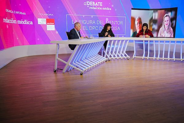 Un momento del debate La figura del mentor en el DPC de Sedisa.
