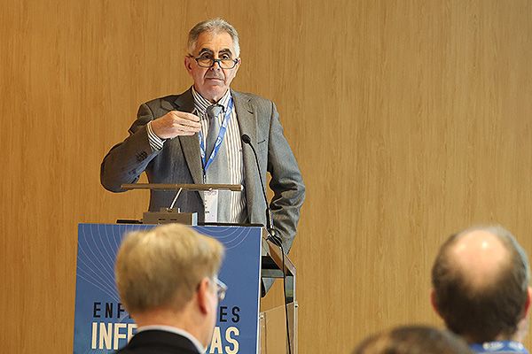 Un instante en la charla de Antonio Ramos durante las XVI Jornadas de Enfermedades Infecciosas de la SEMI.
