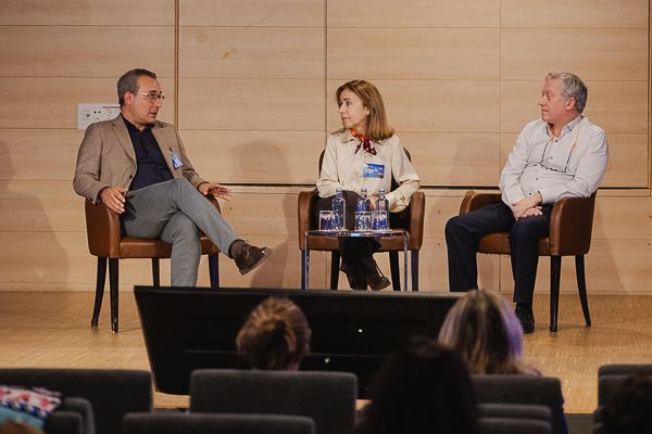 Manuel Toledo, coordinador de la Unidad de Epilepsia del Hospital Vall d'Hebron de Barcelona y del Grupo de Estudio de Epilepsia de la Sociedad Española de Neurología; Rosana Saiz, neuróloga Hospital 12 de Octubre de Madrid, y Daniel Martín, neuropediatra en el Hospital Quirón Pozuelo.