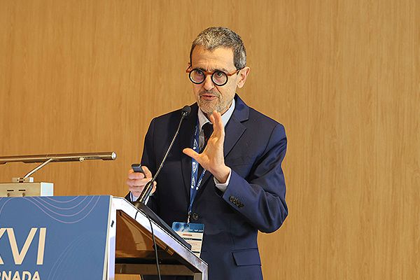 Un instante en la charla de José Manuel Ramos en las XVI Jornadas de Enfermedades Infecciosas de la Sociedad Española de Medicina Interna (SEMI).