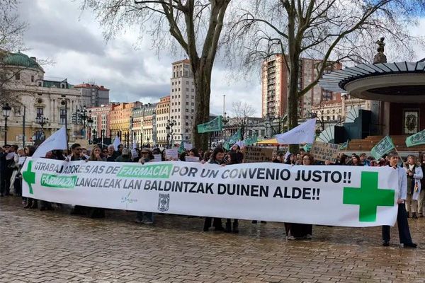 Imagen de una de las concentraciones de los farmacéuticos, en Bilbao.