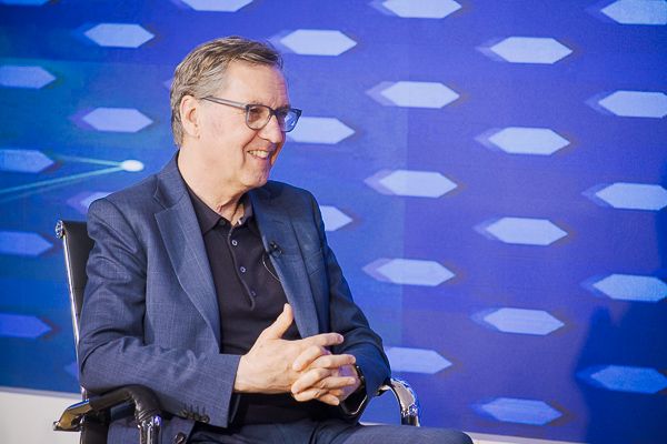  Alan Milburn, exministro de Sanidad con Tony Blair y asesor del Gobierno Británico para Asuntos de Salud y la Reforma del National Health Service (NHS).