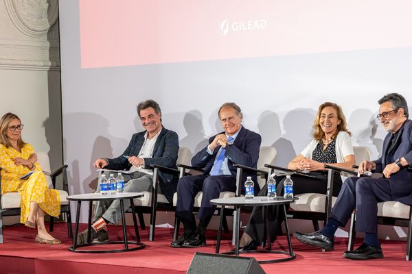 La mesa redonda: Políticas de futuro para potenciar la inversión en salud y el acceso a la innovación 
