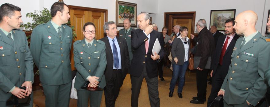 Rafael Matesanz, director de la ONT, y Arsenio González, director de la Guardia Civil, a su llegada a la comandancia donde se ha celebrado la rueda de 