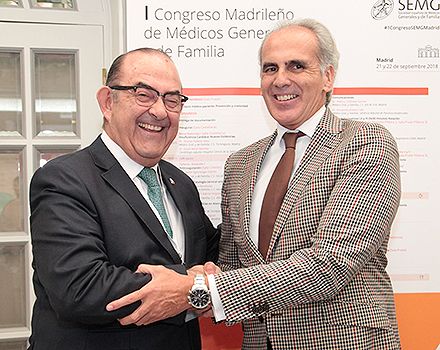 Fernández-Pro y Ruiz Escudero se saludan en la inauguración.
