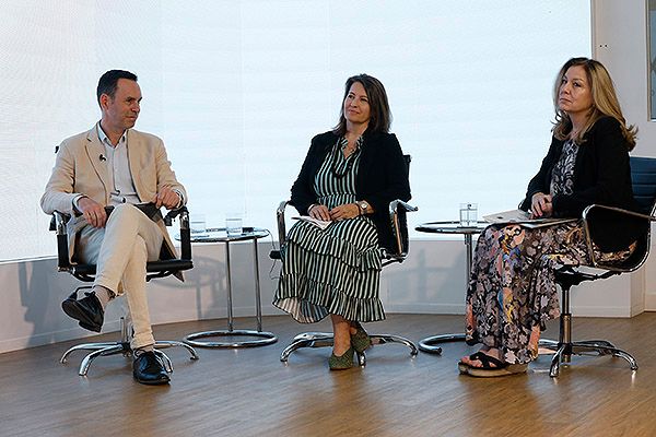 Guillem Bruch, director de Acceso al Mercado y Gestión Sanitaria en Boehringer Ingelheim España; Pastora Rodríguez, presidenta de la Sociedad Española de Medicina de Laboratorio (Semedlab); y Julia Quevedo, presidenta de la Sociedad Española de Directivos de Atención Primaria (Sedap).