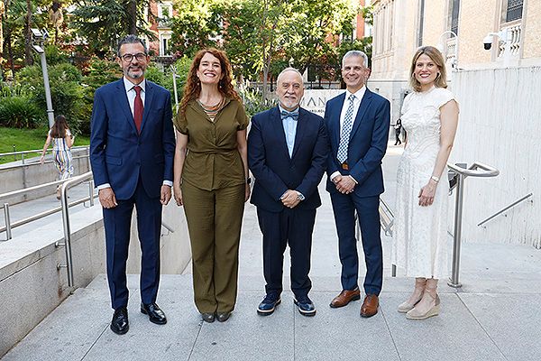 José Antonio Sacristán, director de la Fundación Lilly; Eva Ortega Paíno, secretaria general de Investigación del Ministerio de Ciencia, Innovación y Universidades; Juan Cruz Cigudosa, secretario de Estado del Ministerio de Ciencia, Innovación y Universidades; Julio Gay-Ger, presidente de la Fundación Lilly; Cristina Rico, gerente de la Fundación Lilly.