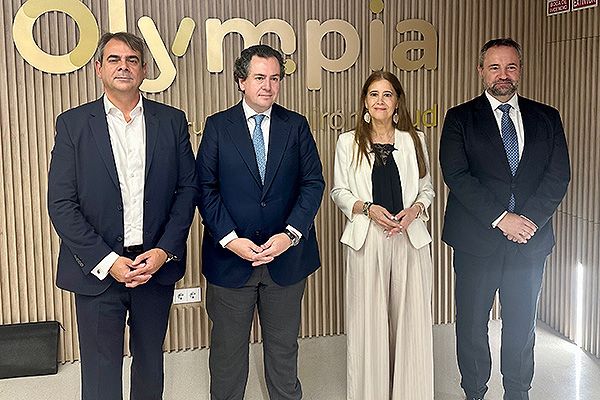 José Jiménez, delegado de Protección de Datos de Quirónsalud; Ricardo De Lorenzo, delegado de Protección de Datos de HM Hospitales; Patricia Muleiro, delegada de Protección de Datos de Clínica Universidad de Navarra; y Alberto Martín, socio director de Alaro Avant.