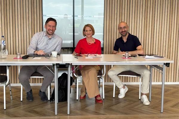 James Flament, director de Manufactura de Gilead y Kite; Natasha Bolaños, representante de Lymphoma Coalition; y John Wahba, head of External Medical Engagement de Gilead y Kite.