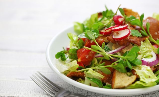 Un plato de ensalada (Envato)
