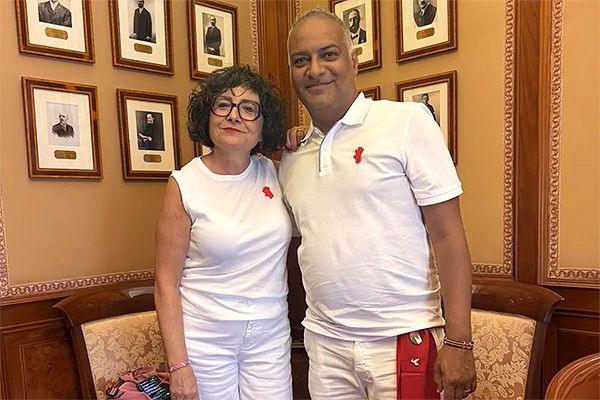 Araceli Sergio, enfermera de la Subdirección de Urgencias de Tafalla; y Clint Jean Louis, subdirector de Urgencias de Navarra.